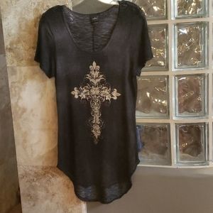 SOLD! cute top w/ crystal cross / Daytrip-Buckle